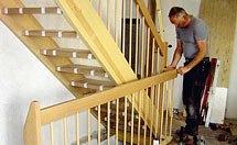 Geiger Holzbau beim Einbau einer Treppe